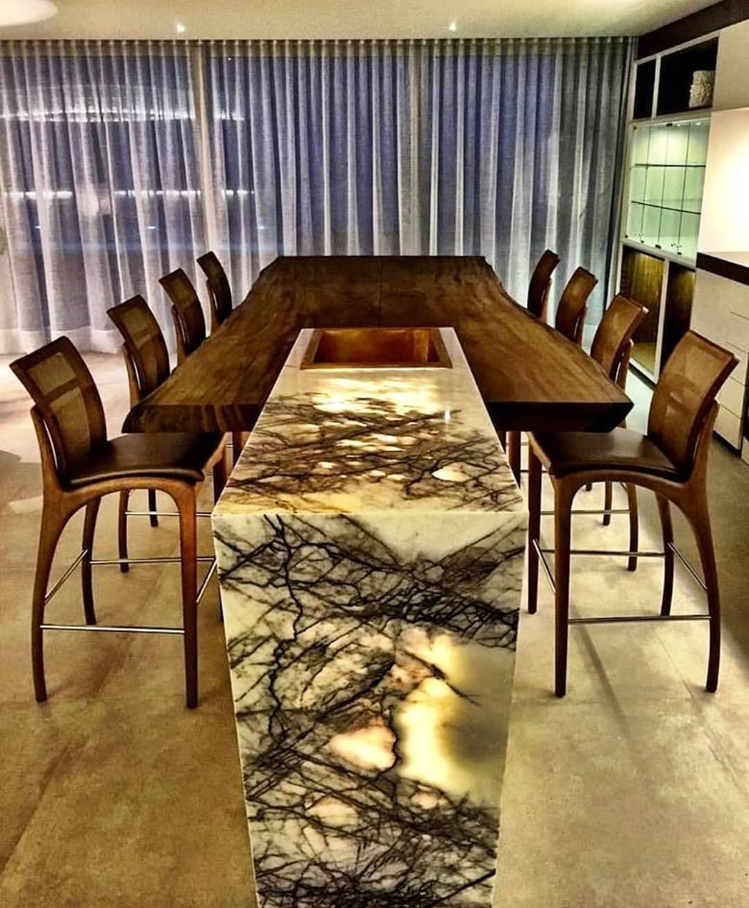 projeto ousado para inspirar os clientes que gostam de receber os amigos com muito estilo. balcã